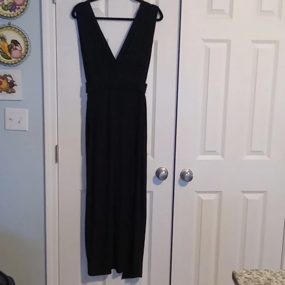 Boohoo Elegant Black V-Neck Maxi Dress - Picture 5 of 7